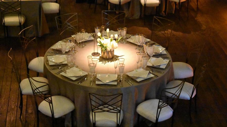 Table setting with light focused in the center