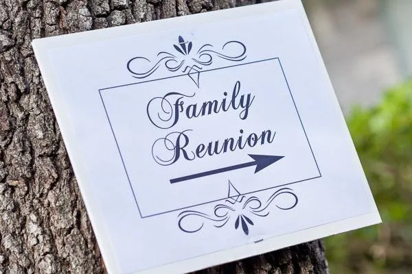 how to plan a family reunion